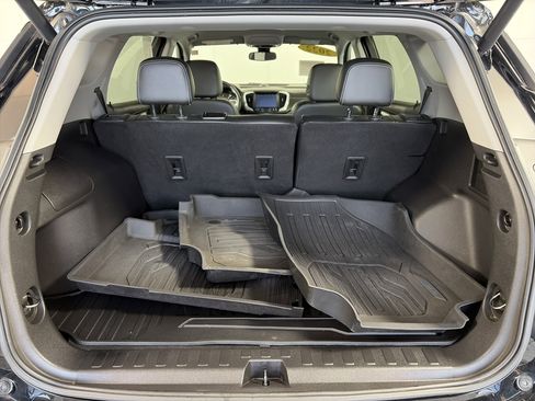 Used 2022 GMC Terrain SLT image 14