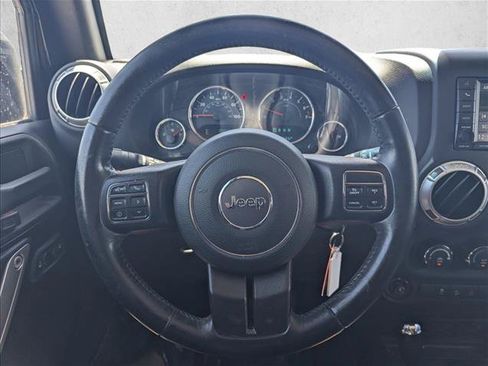 Used 2016 Jeep Wrangler Unlimited Sahara w/ Connectivity Group AWD/4WD image 9