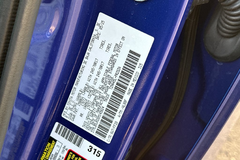 Used 2025 Toyota Tacoma SR5 AWD/4WD image 31