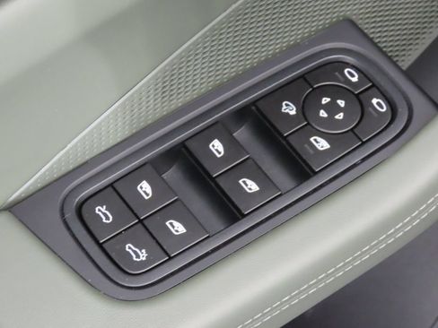 Certified 2024 Porsche Macan 4 Electric AWD/4WD image 37