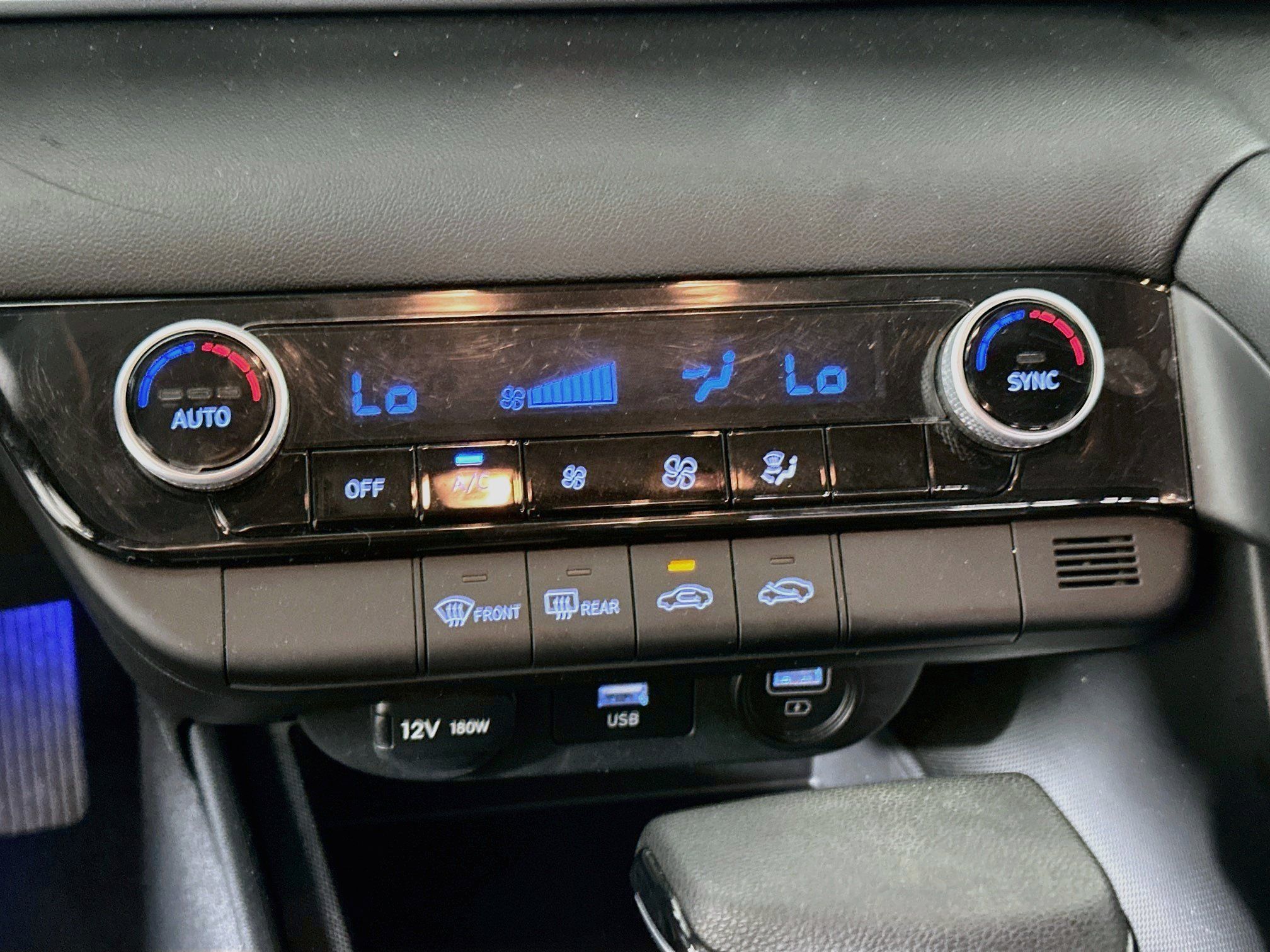 Used 2022 Hyundai Elantra SEL FWD image 23