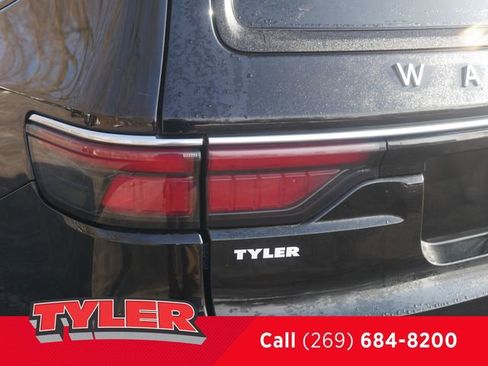 Used 2023 Jeep Wagoneer L Series II image 13