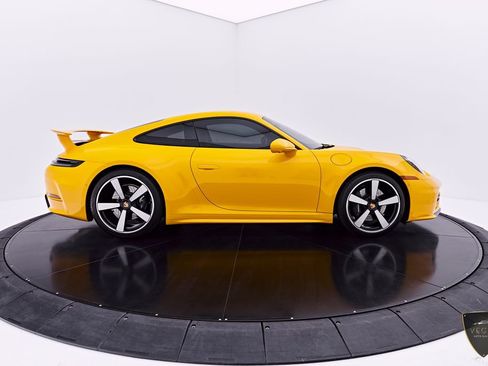 Used 2025 Porsche 911 Carrera RWD image 20