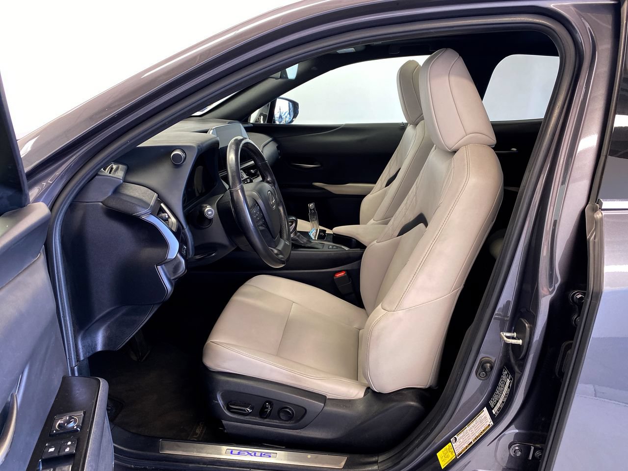 Used 2023 Lexus UX 250h FWD w/ Accessory Package (Z1) image 16