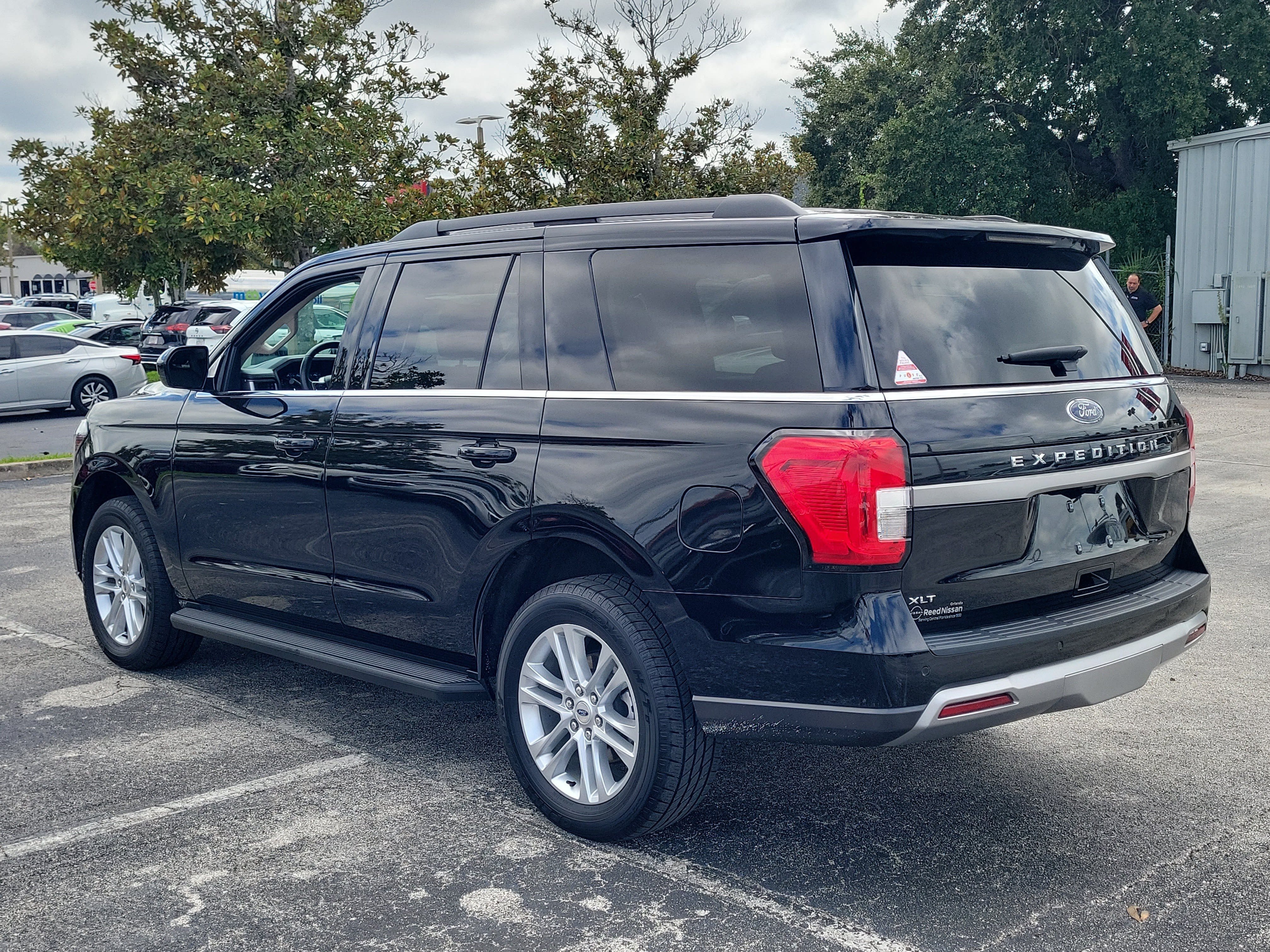 Used 2024 Ford Expedition XLT RWD image 8