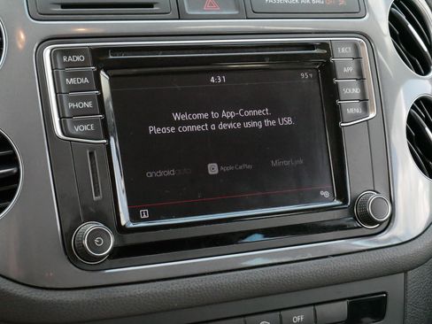 Used 2018 Volkswagen Tiguan Limited AWD/4WD image 21