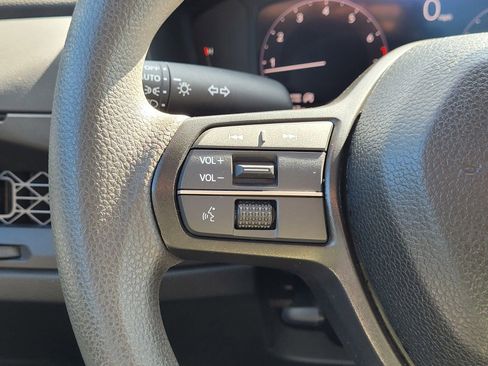 Certified 2025 Honda Accord LX image 19