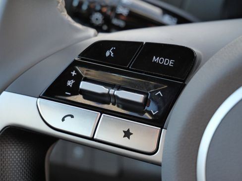 Certified 2025 Hyundai Elantra Sport image 32