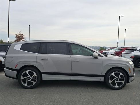 New 2026 Hyundai Ioniq 9 Calligraphy image 2