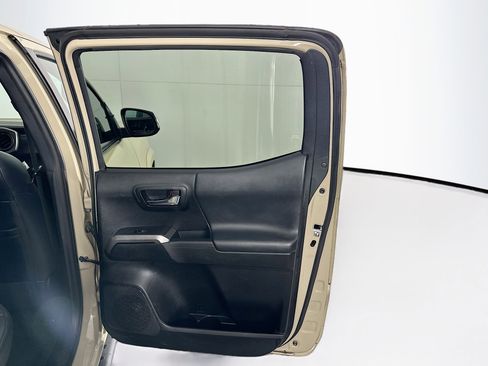 Used 2019 Toyota Tacoma Limited image 29