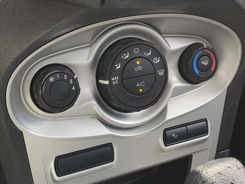 Used 2017 Ford Fiesta SE image 15