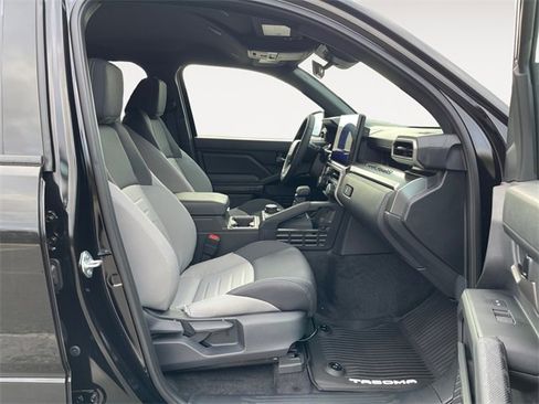 Used 2025 Toyota Tacoma TRD Sport image 15
