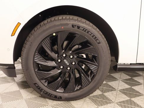 New 2025 Lincoln Navigator Reserve w/ Jet Appearance Package AWD/4WD image 19