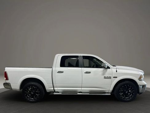 Used 2017 RAM 1500 Laramie w/ Convenience Group AWD/4WD image 4