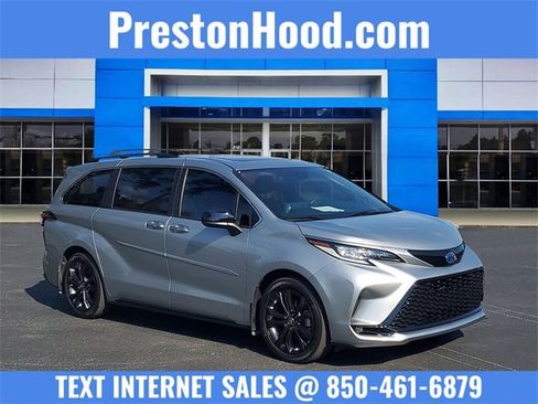 Used 2024 Toyota Sienna XSE image 1