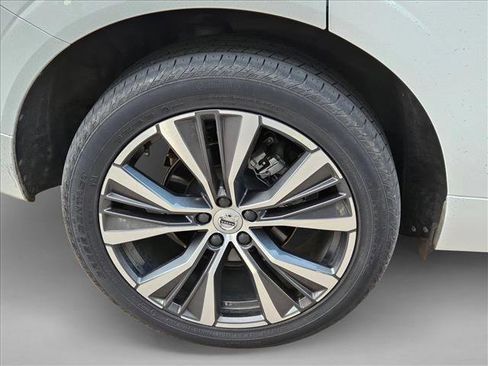 Used 2022 Volvo XC60 B5 Momentum w/ Climate Package image 24