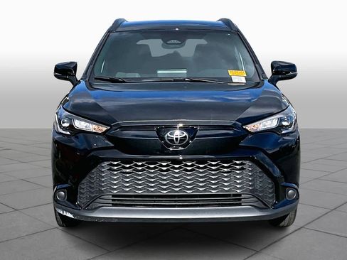 Used 2024 Toyota Corolla Cross SE image 3