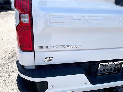 Certified 2022 Chevrolet Silverado 1500 High Country w/ Technology Package AWD/4WD image 8