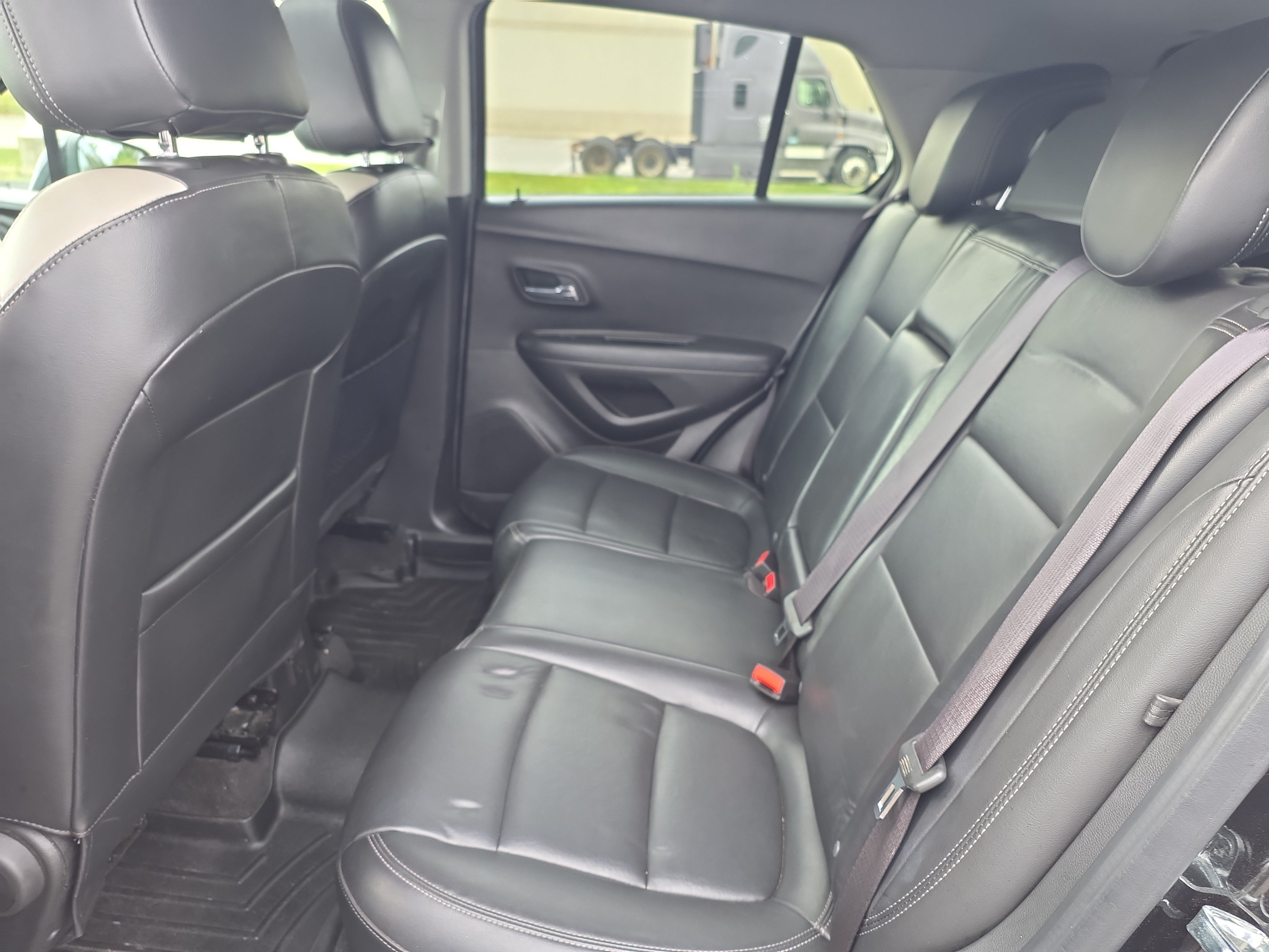Used 2018 Chevrolet Trax Premier w/ Midnight Edition FWD image 12