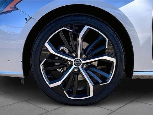 Certified 2024 Nissan Altima 2.5 SR w/ SR Premium Package image 11