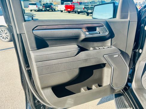 Used 2025 GMC Sierra 1500 SLT w/ SLT Premium Plus Package image 17