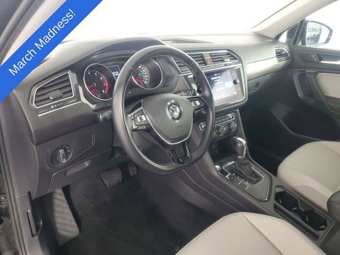 Used 2019 Volkswagen Tiguan SE w/ Panoramic Sunroof Package image 11