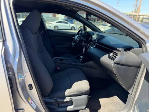 Used 2018 Toyota C-HR XLE FWD image 32
