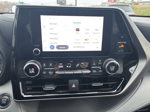 Used 2023 Toyota Highlander L image 31