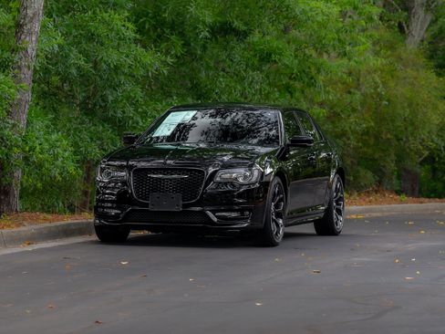 Used 2019 Chrysler 300 S w/ 300S Premium Group 2 RWD image 42