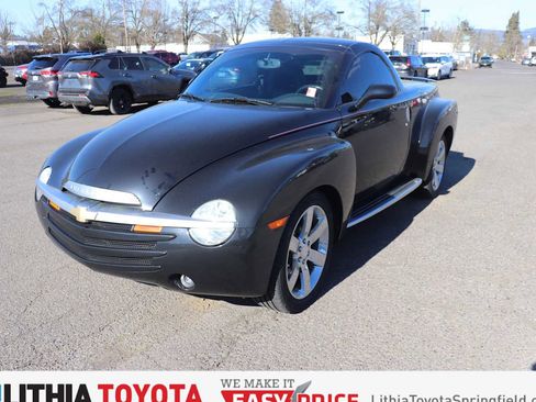 Used 2004 Chevrolet SSR w/ Preferred Equipment Group image 1