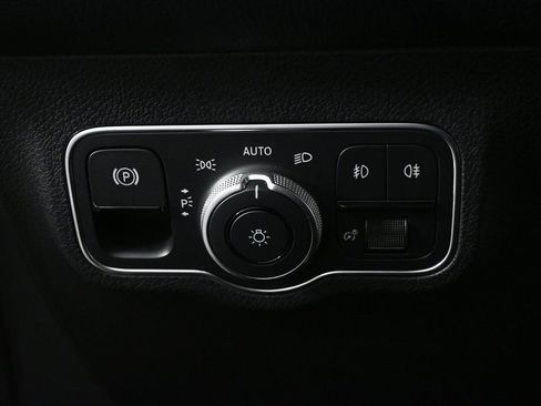 Used 2025 Mercedes-Benz GLB 250 image 9