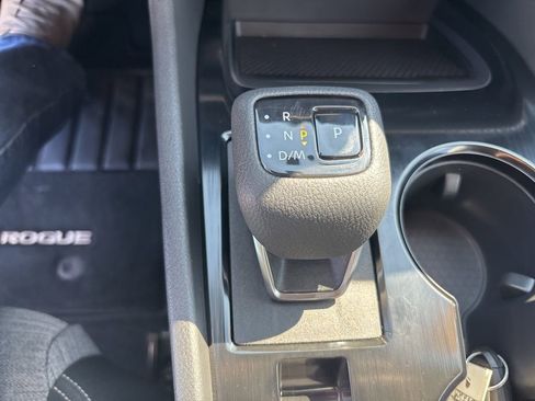 Used 2021 Nissan Rogue SV image 12