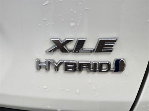 Used 2022 Toyota RAV4 XLE image 20