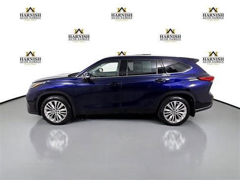 Used 2023 Toyota Highlander L image 4