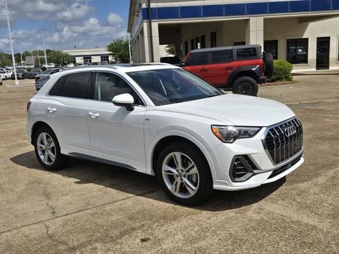 Used 2020 Audi Q3 2.0T Premium w/ Convenience Package AWD/4WD image 2