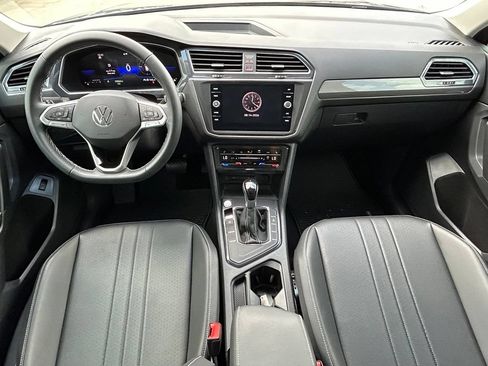 Certified 2023 Volkswagen Tiguan SE w/ Panoramic Sunroof Package FWD image 10