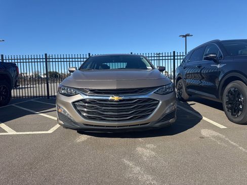 Used 2024 Chevrolet Malibu LT image 2