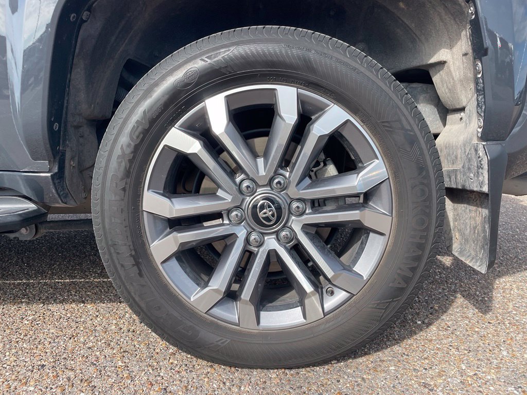 Used 2025 Toyota 4Runner Limited AWD/4WD image 17