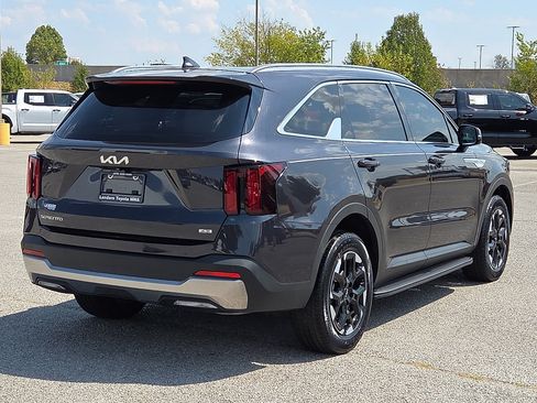 Used 2025 Kia Sorento S w/ Panoramic Sunroof Package AWD/4WD image 5