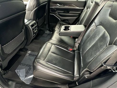 Certified 2022 Jeep Grand Cherokee Limited image 24