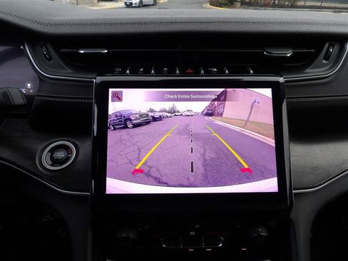 Used 2023 Jeep Grand Cherokee Limited image 23