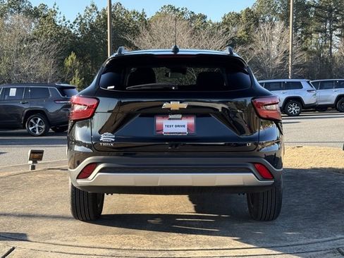 Used 2025 Chevrolet Trax LT image 6