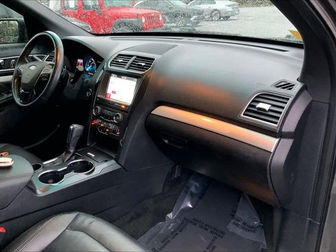 Used 2017 Ford Explorer XLT w/ Equipment Group 202A image 16