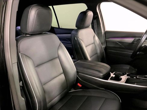 Used 2025 Buick Enclave Preferred AWD/4WD image 7
