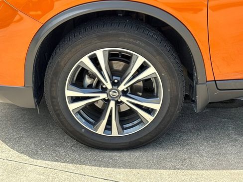 Used 2019 Nissan Rogue SV w/ Sun & Sound Touring Package AWD/4WD image 12