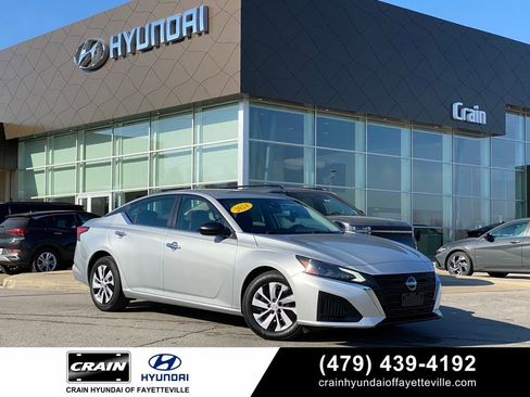 Used 2024 Nissan Altima 2.5 S image 1