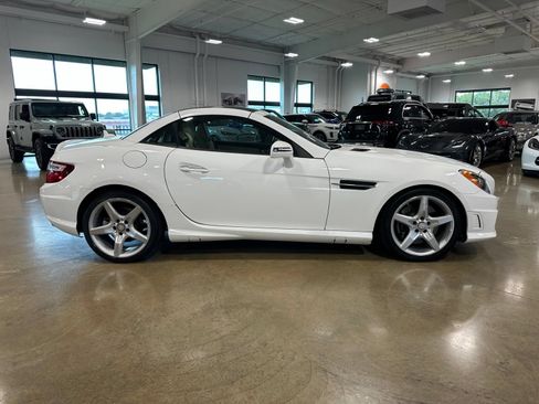 Used 2016 Mercedes-Benz SLK 300 image 17