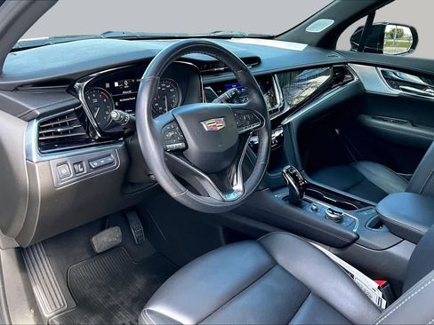 Used 2023 Cadillac XT6 Premium Luxury w/ Technology Package AWD/4WD image 18