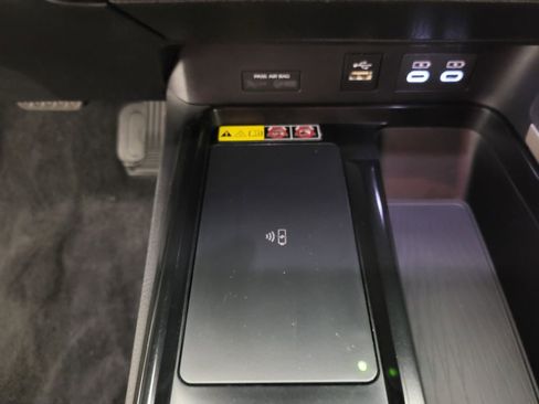 Used 2025 Toyota Camry LE image 7