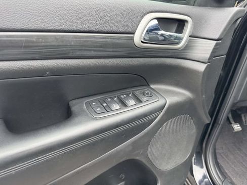 Used 2019 Jeep Grand Cherokee Altitude AWD/4WD image 21